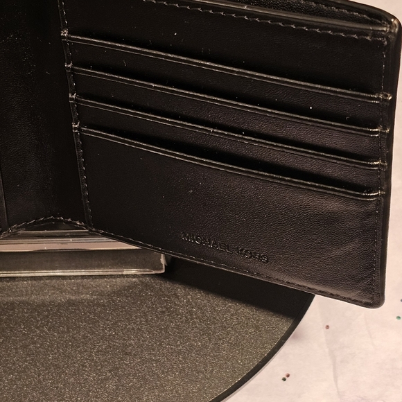 Michael Kors Signature Logo Stripe Bilfold Wallet - Picture 13 of 13